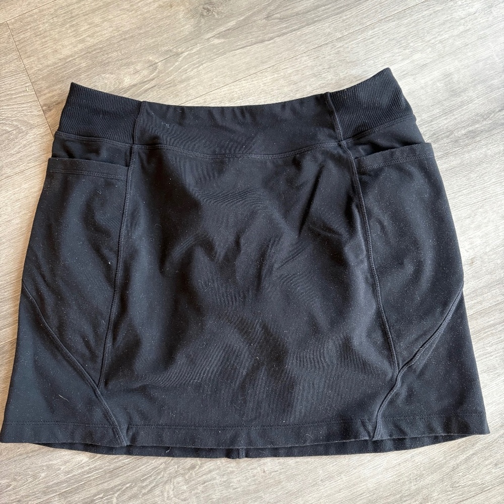 Athleta Black workout skirt with shorts size Large